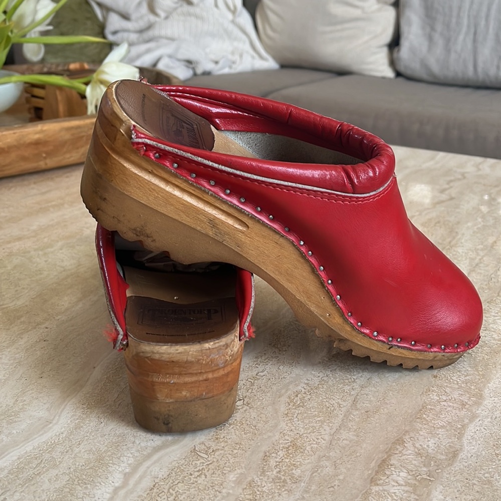Vintage clogs